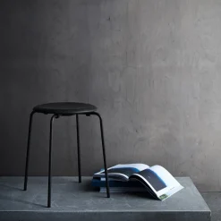 Fritz Hansen 3170 Dot Intense Leather Black