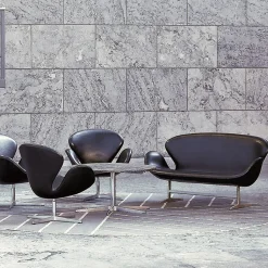 Fritz Hansen 3321 Svanesofa