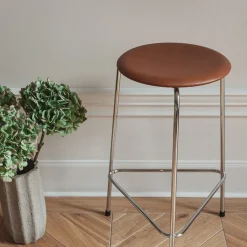 Fritz Hansen M3170 High Dot Wild Leather Walnut