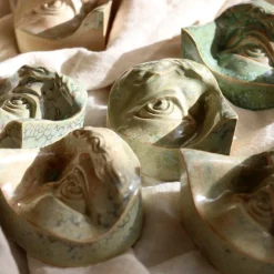 Laoru Laoru Rounded Eye Right Relief Antique White