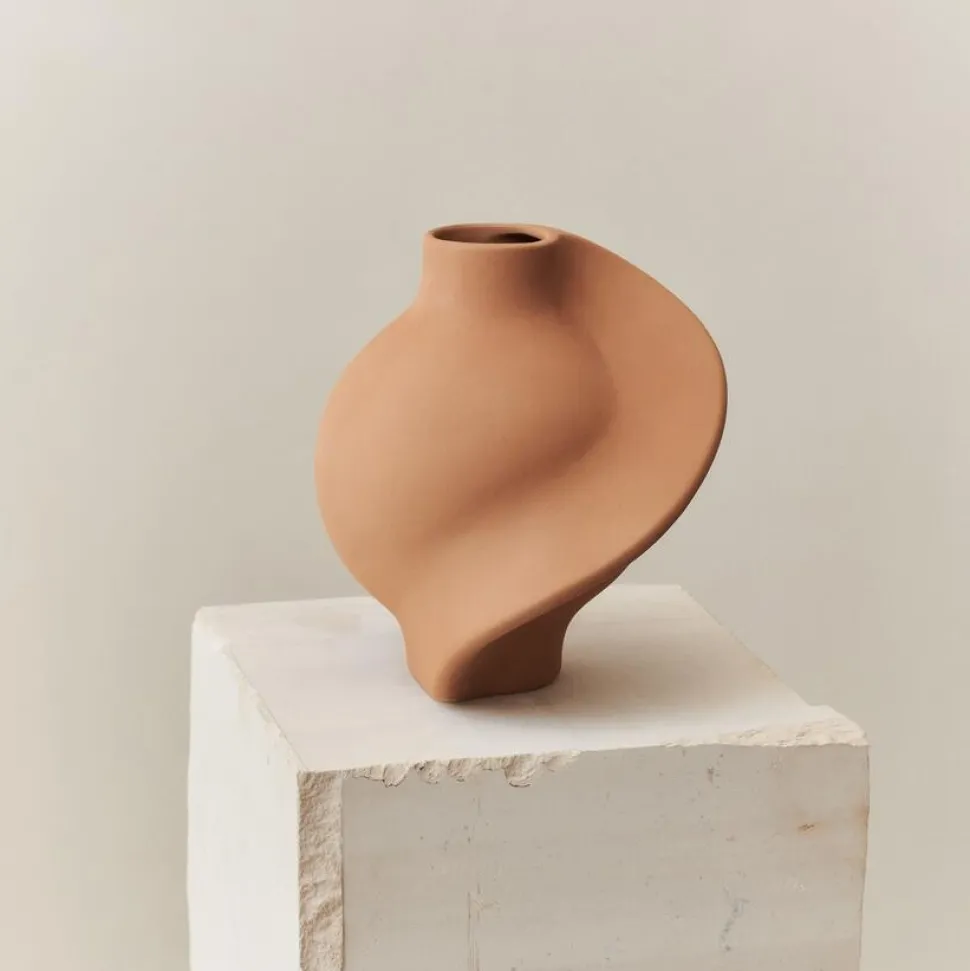 Louise Roe Pirout Vase 01 Sanded Ocker