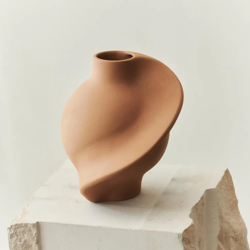 Louise Roe Pirout Vase 01 Sanded Ocker