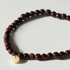 Soï Krystal Armbånd Red Tiger Eye