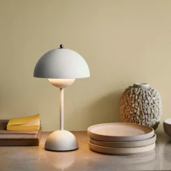 &Tradition Flowerpot Portable Table Lamp VP9 Matt White