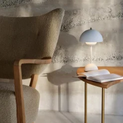 &Tradition Flowerpot Portable Table Lamp VP9 Matt White