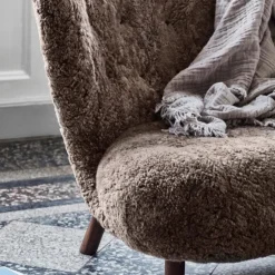 &Tradition Lille Petra VB2 Sofa Sahara Sheepskin Walnut Legs