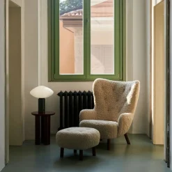 &Tradition VB3 Petra & ATD1 Pouf Sheepskin Moonlight/Oiled Walnut