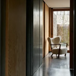 &Tradition Wulff ATD2 Moonlight Sheepskin Oiled Walnut